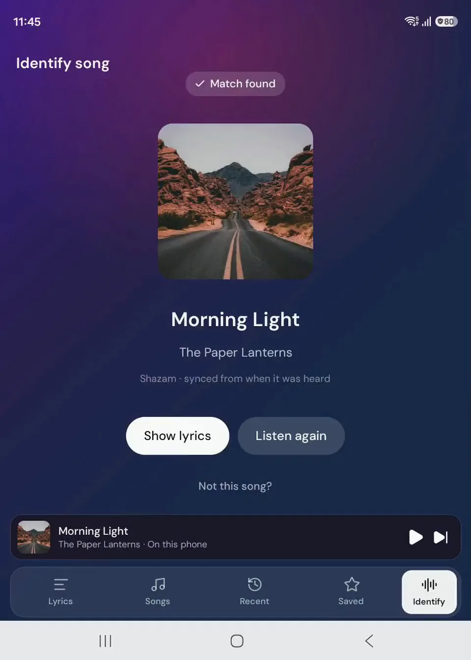 ¿Qué está sonando en la habitación?